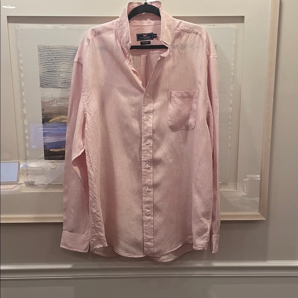 Vineyard Vines 100% Linen Resort Wear
Button-Down Shirt
